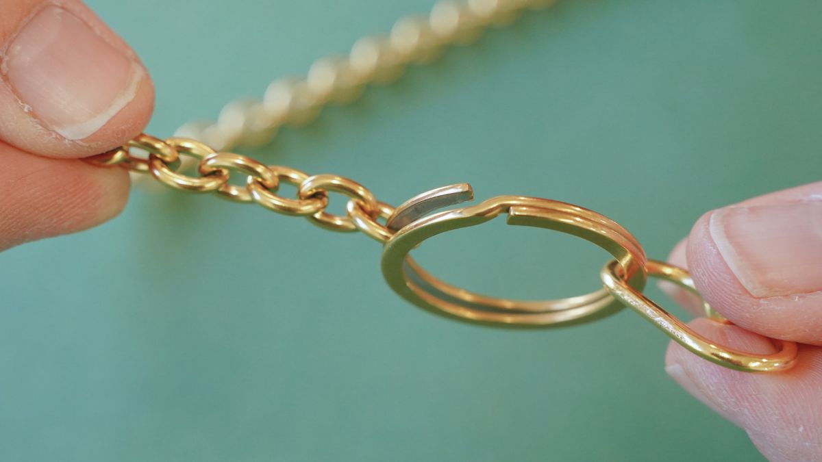 Borsa gioiello con pendente a forma di bassotto, pompon e bandana : Tappa 2 Borsa gioiello con pendente a forma di bassotto, pompon e bandana : Tappa 2