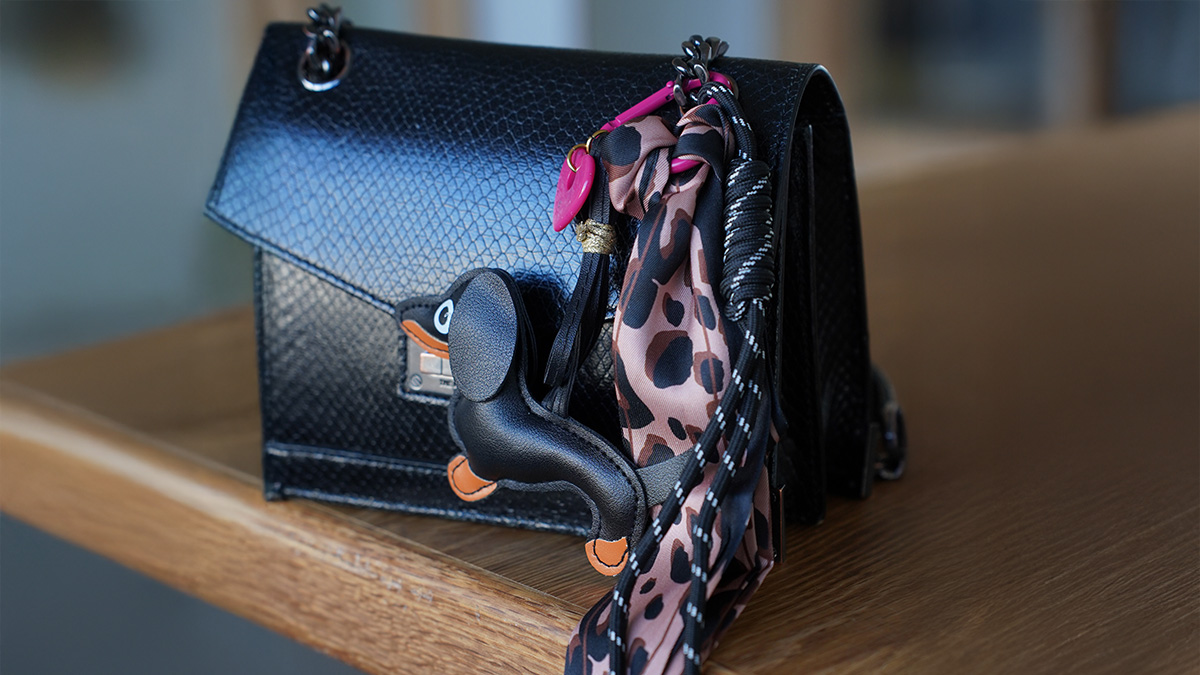 Borsa gioiello con pendente a forma di bassotto, pompon e bandana : Tappa 14 Borsa gioiello con pendente a forma di bassotto, pompon e bandana : Tappa 14