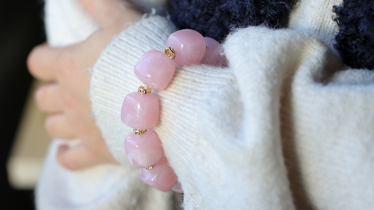 Schema Bracciali di perle irregolari in resina a forma di cubo Schema Bracciali di perle irregolari in resina a forma di cubo