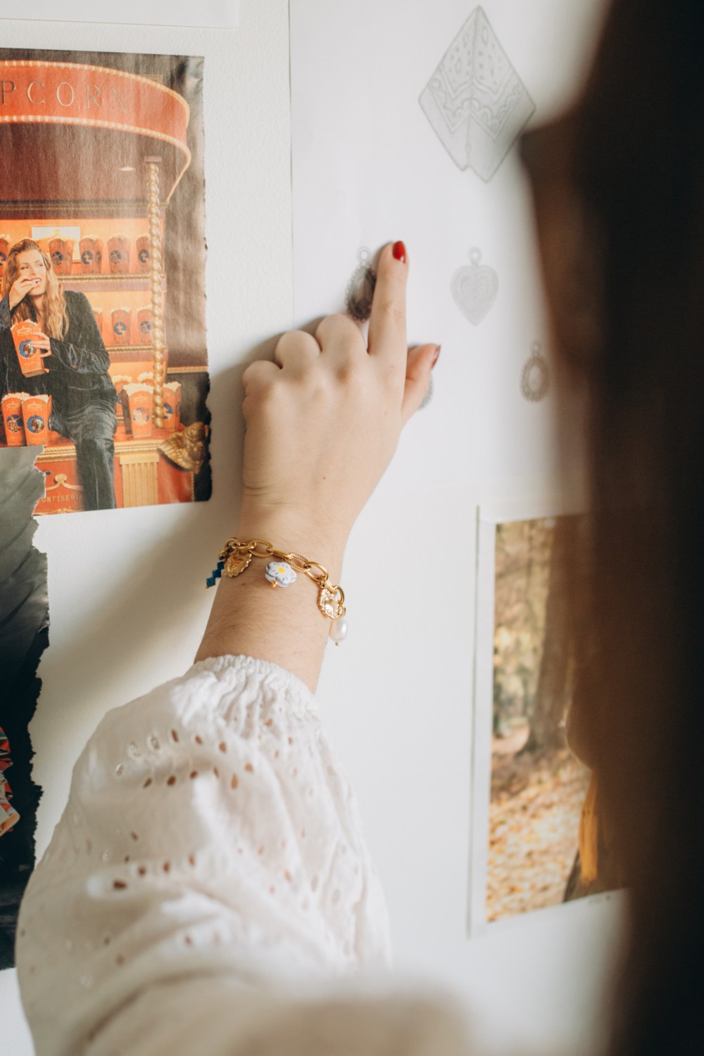 Schema Braccialetto fai da te in acciaio inossidabile Dorato con perle blu e bianche Schema Braccialetto fai da te in acciaio inossidabile Dorato con perle blu e bianche