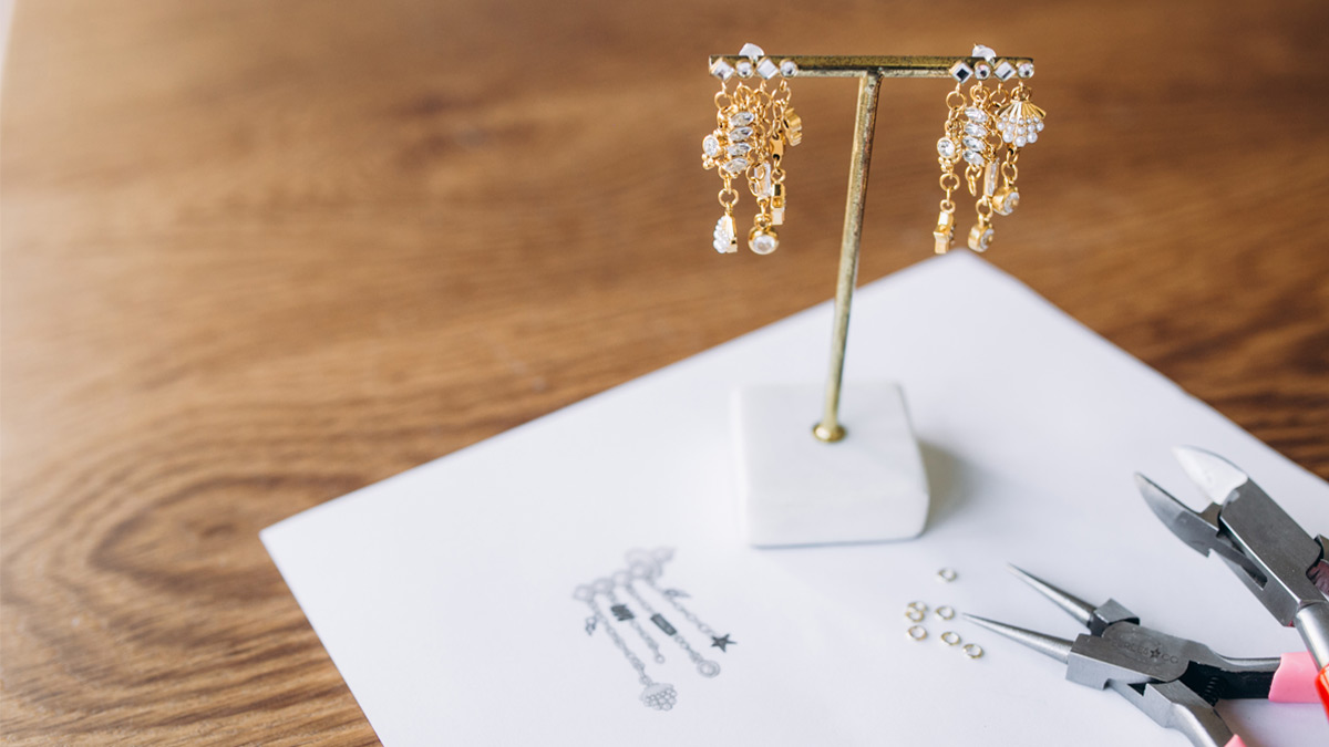 Orecchini pendenti con charms in acciaio inossidabile Orecchini pendenti con charms in acciaio inossidabile