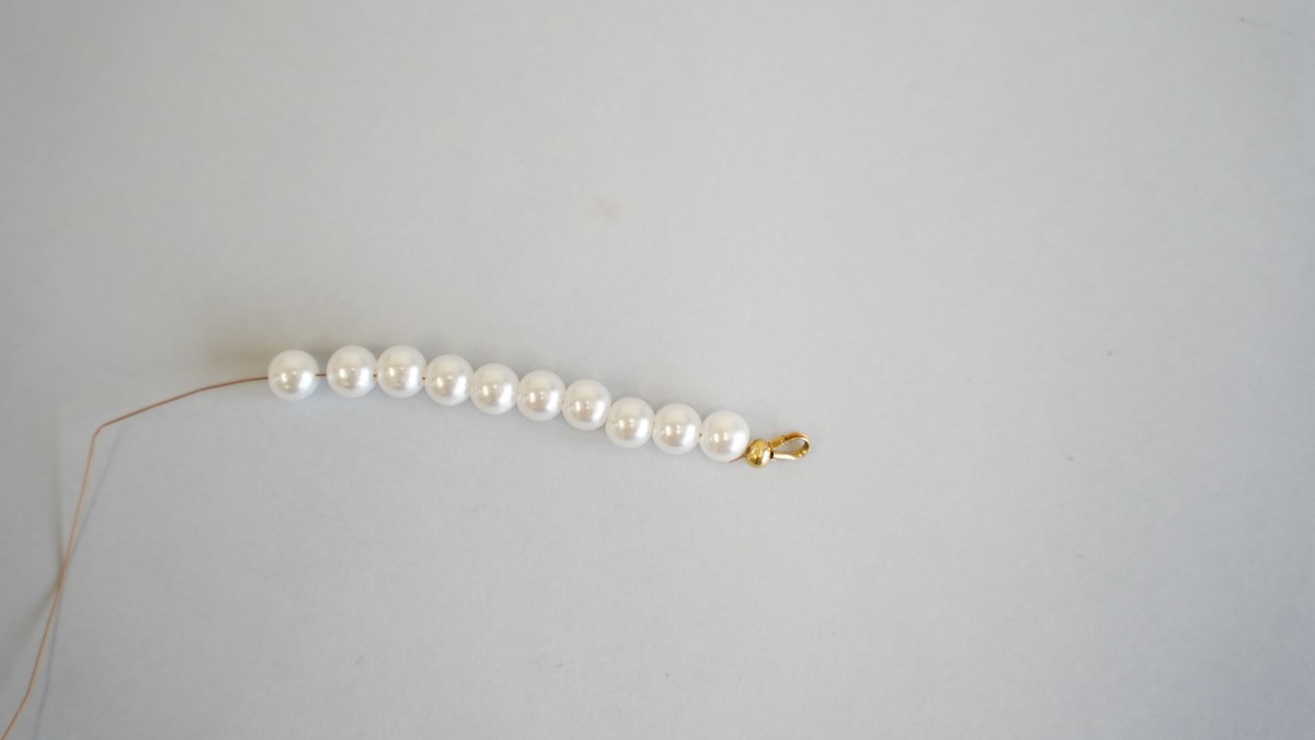 Braccialetto di San Valentino fai da te con cuori rossi e perline : Tappa 1 Braccialetto di San Valentino fai da te con cuori rossi e perline : Tappa 1