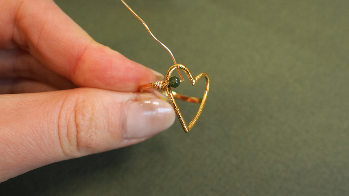 Anello fai da te con cuore e perle di pietra semipreziosa : Tappa 4 Anello fai da te con cuore e perle di pietra semipreziosa : Tappa 4