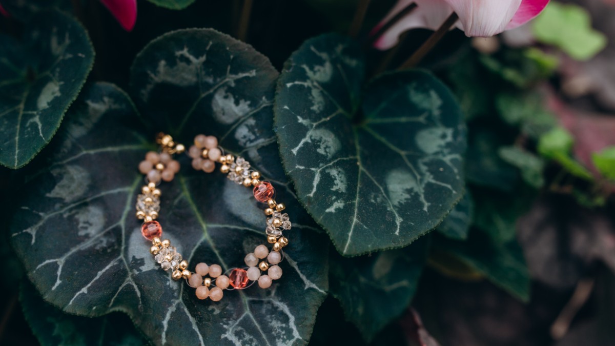 Bracciale con gemme e fiori di trottola Preciosa Bracciale con gemme e fiori di trottola Preciosa