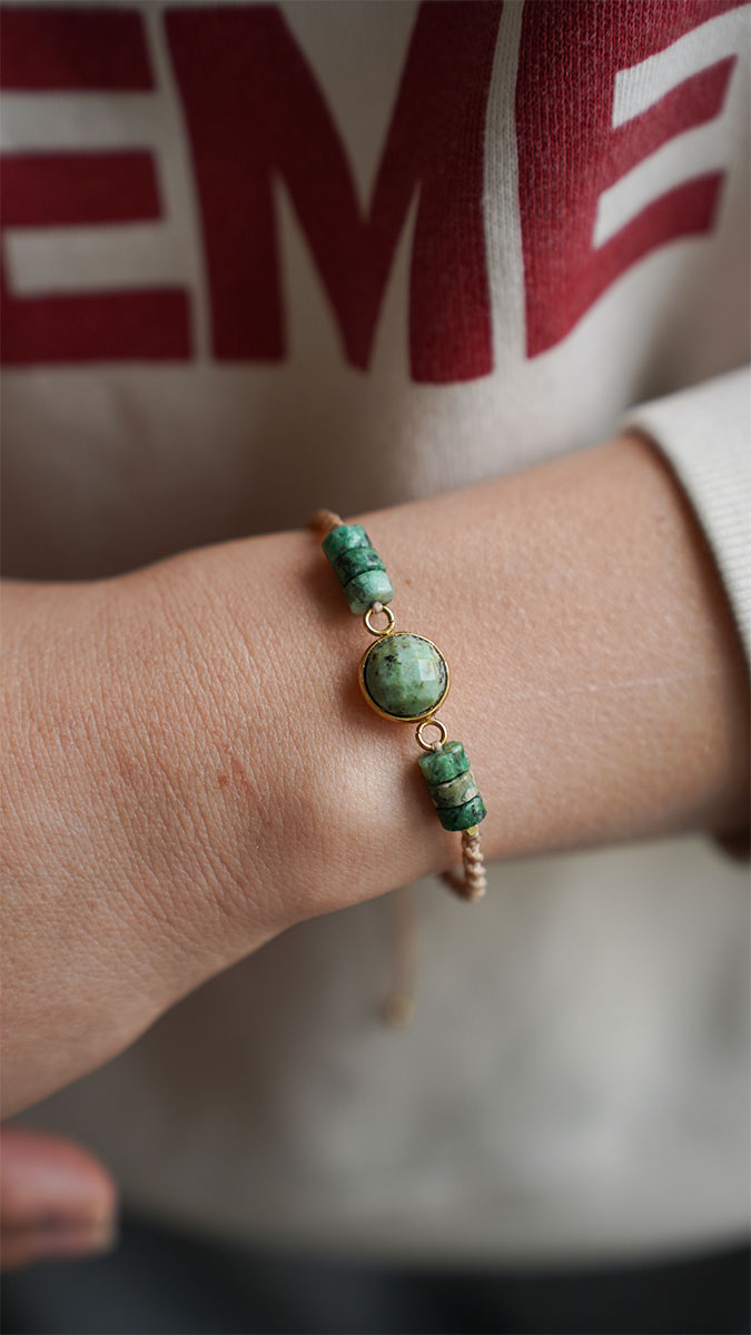 Schema Bracciale in micro macramè e turchese africano Schema Bracciale in micro macramè e turchese africano