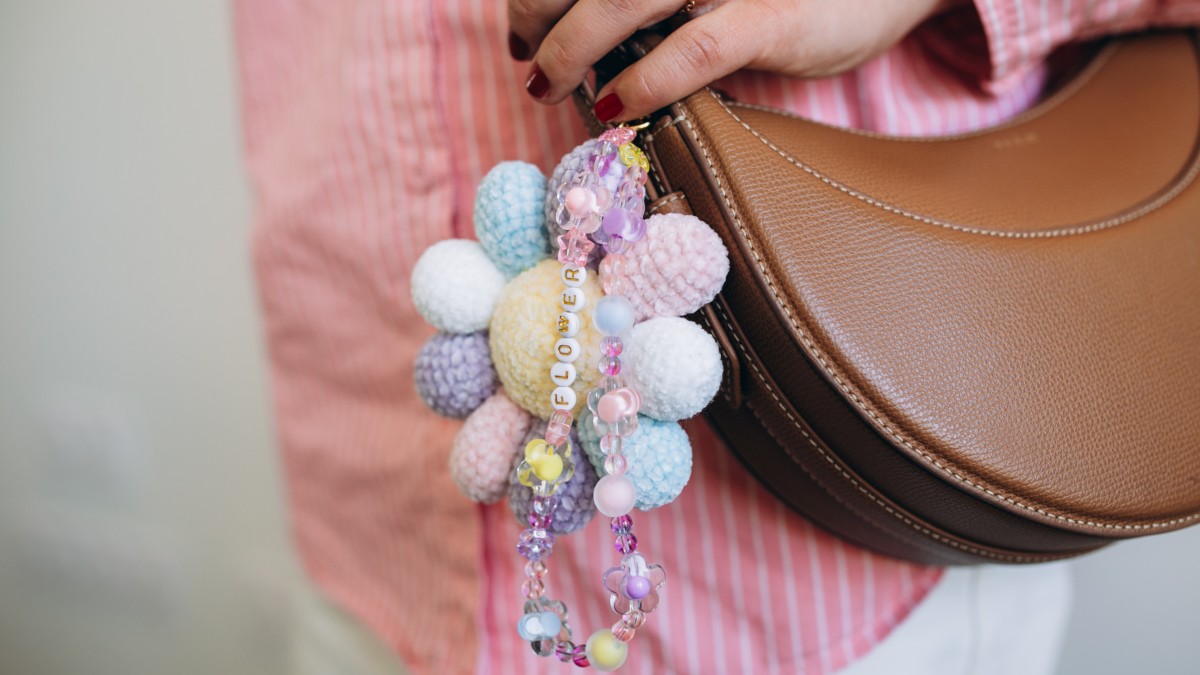 Gioielli per borse con fiori all'uncinetto Gioielli per borse con fiori all'uncinetto