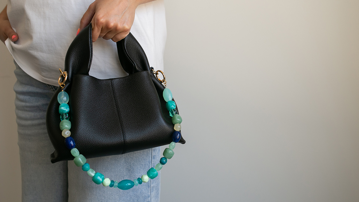 Tutorial fai da te: come realizzare un manico per borsa con perle in resina Tutorial fai da te: come realizzare un manico per borsa con perle in resina