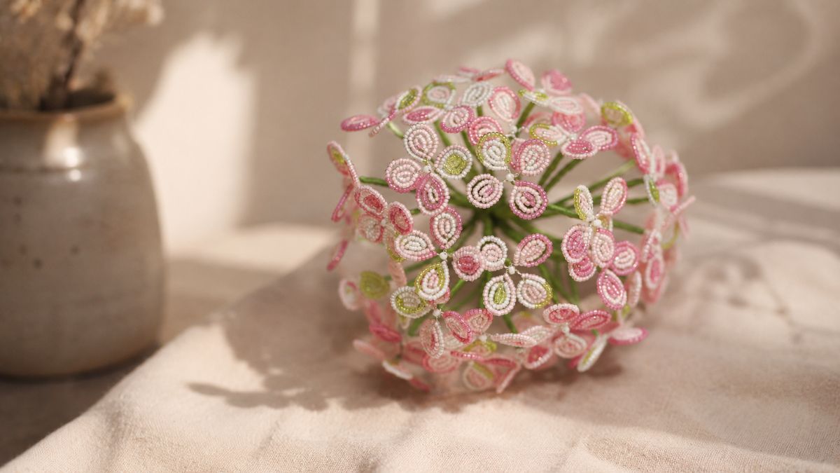 Fiore realizzato con perle Miyuki - Ortensia Fiore realizzato con perle Miyuki - Ortensia