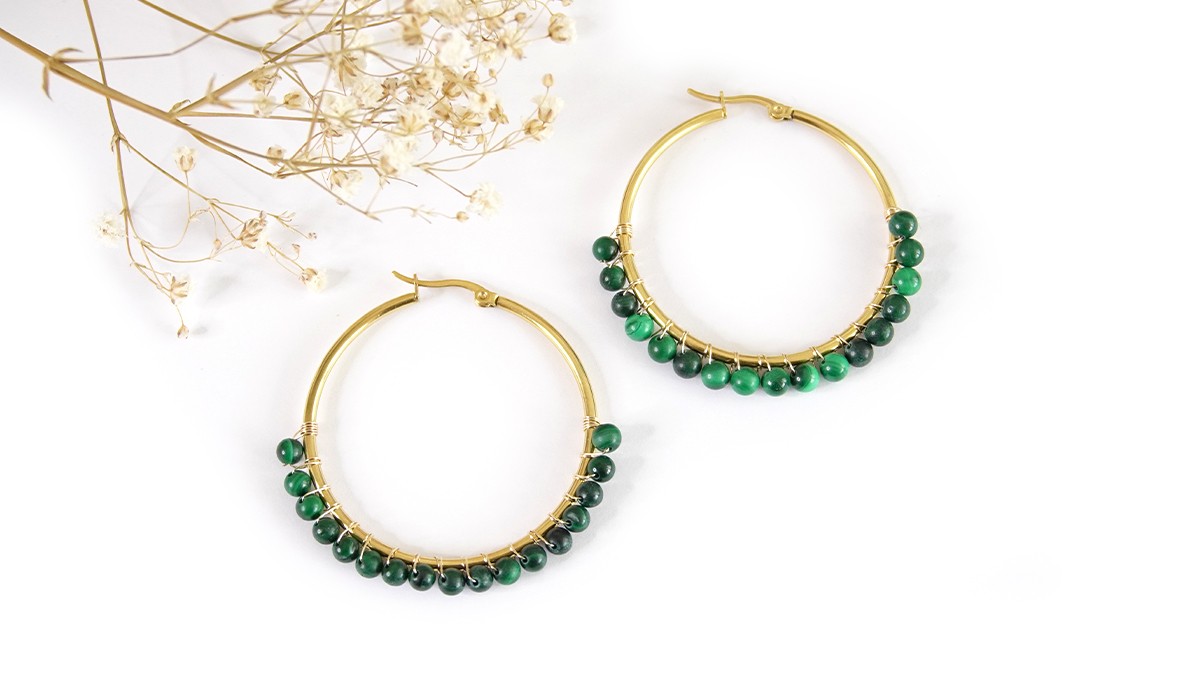 Creoli con perle di pietra malachite naturale Creoli con perle di pietra malachite naturale