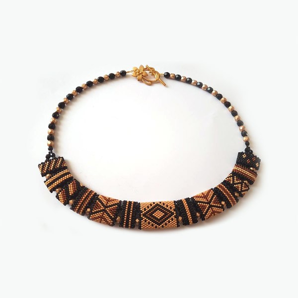 Collana peyote fai da te con perline sintetiche a 2 fori Ovale Carrier e Miyuki Delicas Collana peyote fai da te con perline sintetiche a 2 fori Ovale Carrier e Miyuki Delicas